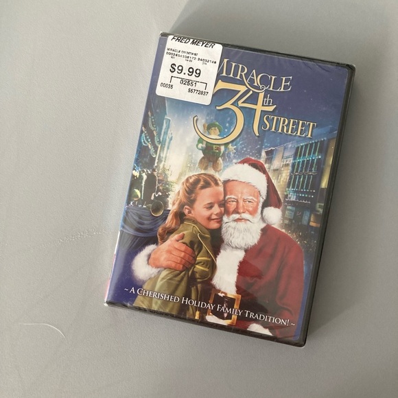 dvd Other - NWT Miracle on 34th Street DVD Movie L138